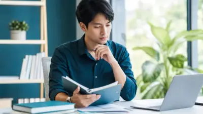 Mahasiswa melakukan eksplorasi karier lewat buku pengembangan diri yang lebih sadar