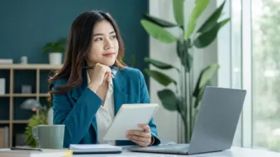 Mahasiswa berdiskusi tentang pilihan jurusan kuliah dan karier di era psikologi digital