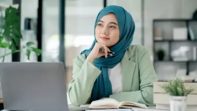 Mahasiswa psikologi mendiskusikan prospek karier berdasarkan pilihan jurusan kuliah