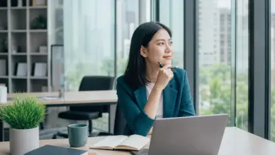 Fresh graduate menyusun CV dan portofolio sebagai bagian dari kesiapan kerja