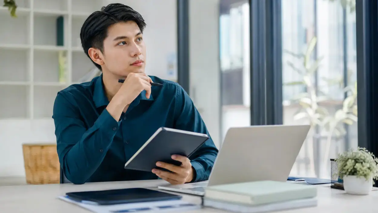 Fresh graduate mempersiapkan diri untuk interview sebagai bagian dari kesiapan kerja