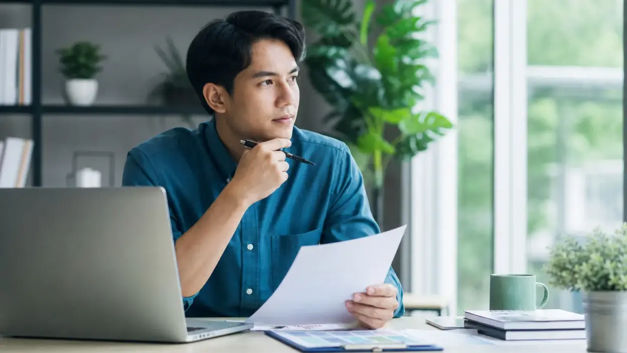 Profesional muda fokus belajar sebagai bagian dari skill upgrading untuk arah karier yang lebih jelas